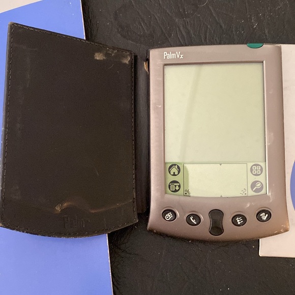 Palm, the handheld series, comes with handbook and desktop software, w/ cover - Picture 3 of 5